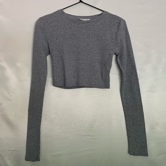 Forever 21 Long Sleeve Grey Crop Top - Picture 1 of 2